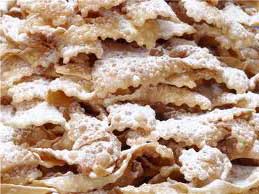 le frappe sono il dolce tipico di carnevale in Emilia Romagna, friabili e spiritosi sono davvero una specialità golosa e amata da tutti