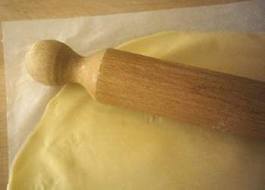 la pasta sablée è un'ottima base per qualsiasi tipo di dolce, in particolare per quelle guarnite alla frutta e per chi preferisce un'alternativa meno grassa rispetto alla pasta frolla