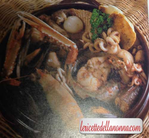 la zuppa di pesce alla viareggina è una variante della zuppa di pesce tipicamente toscana