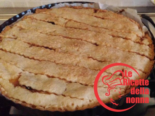 Crostata ripiena con crema pasticcera ed amarena