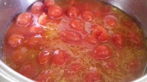 Preparazione del fondo, sedano carota cipolla pomodoro  | lericettedellanonna.com